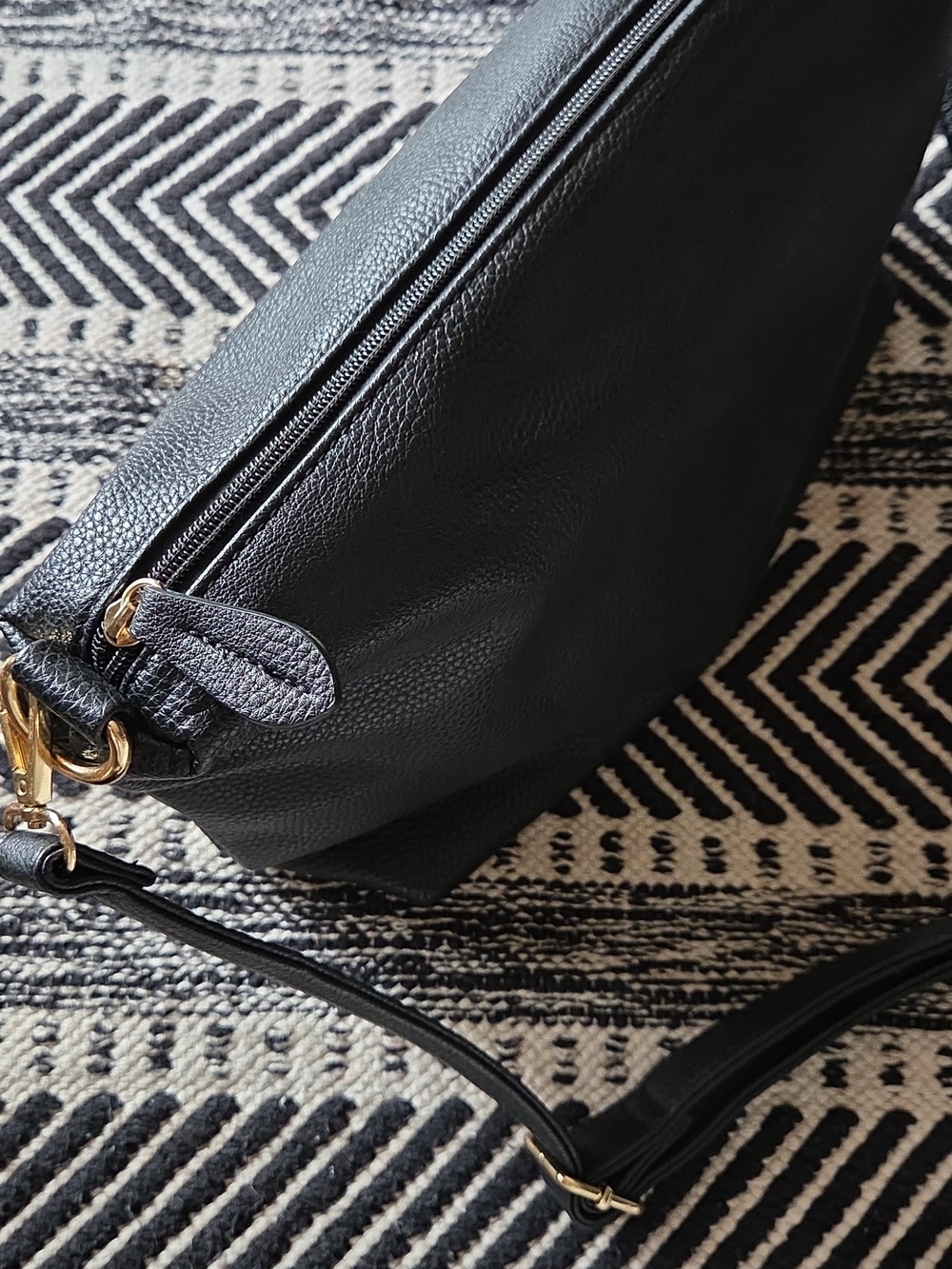 13"x5"x9" Black bag, never used. Faux pebbled leather, adjustable strap!